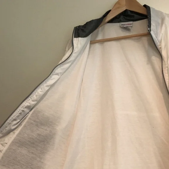 VINTAGE 90’s Reebok Full Body Zip Windbreaker in White With Gray Accents, Size L - Picture 5 of 6